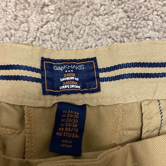 Gap Khakis Classic Straight Fit - Picture 5 of 5